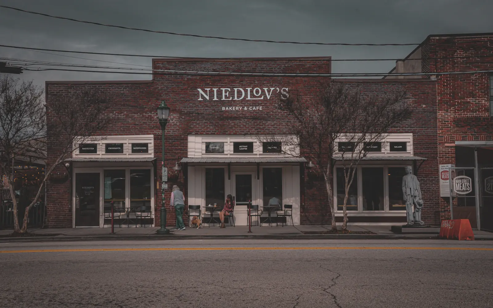 Niedlov’s Bakery and Cafe brick storefront in Chattanooga